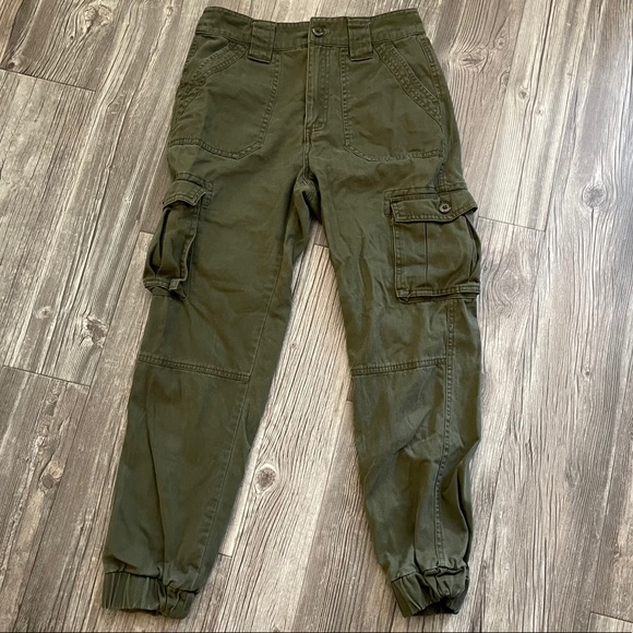 Forever 21 Pants - Camo Green cargo pants✨
